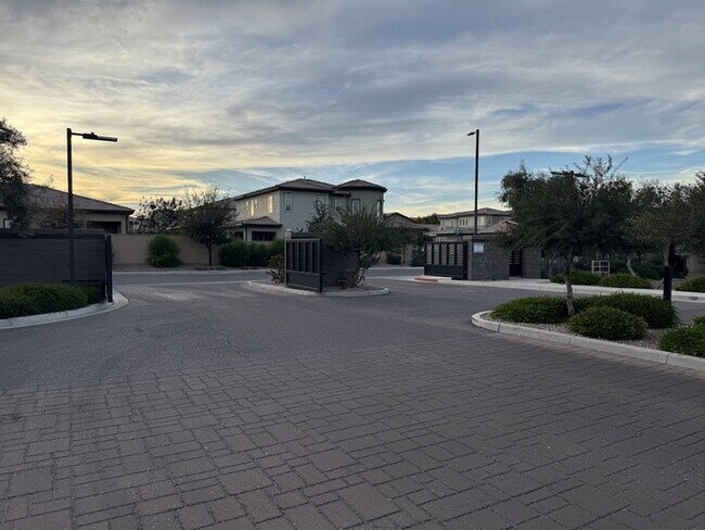 Building Photo - Chandler Luxury Townhome