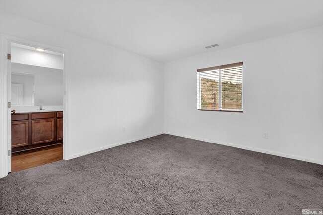Building Photo - 698 Valmy Dr