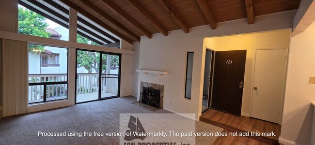 Building Photo - Beatiful Home in the Gated Sea Spray Community!