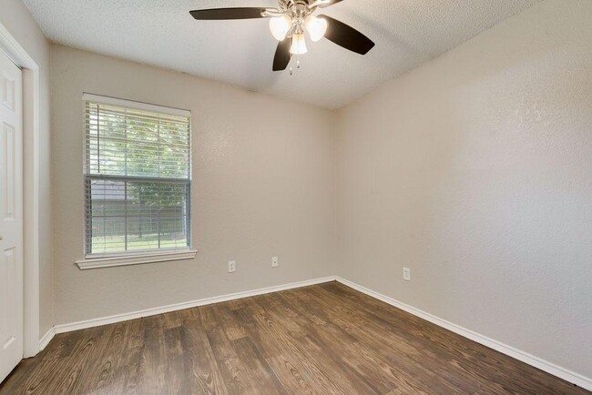 Building Photo - 512 Thomas Trail
