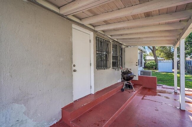 Building Photo - 1646 NE 150th St