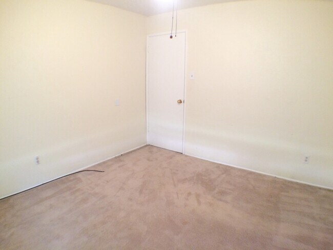 Building Photo - Quaint Home in Peaceful Carrollton Neighborhood!