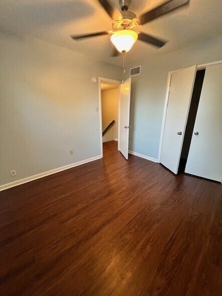 Building Photo - 503 E 6th St