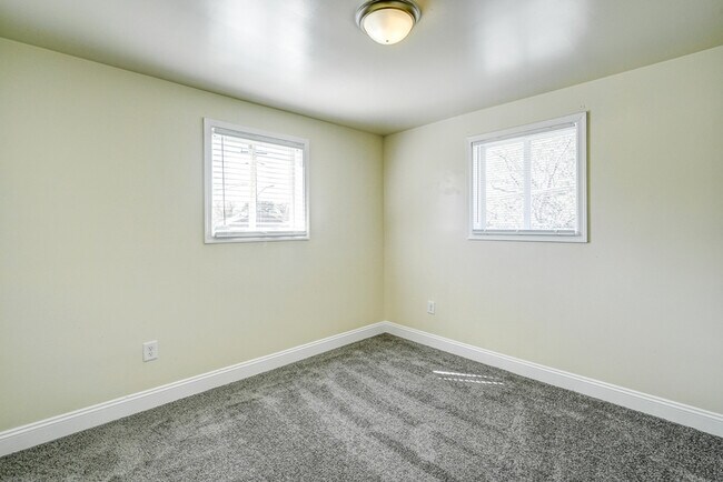 Building Photo - 2104 Phaup St