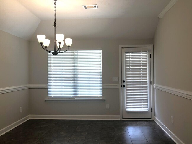 Building Photo - 879 Goodale Dr