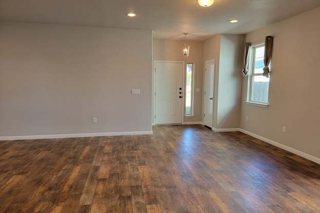 Building Photo - 322 Wapiti Rd