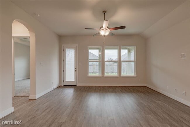 Building Photo - 3804 Sandhill Crane Dr