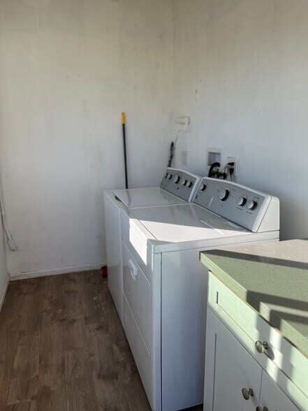 Building Photo - 21621 DuPont St