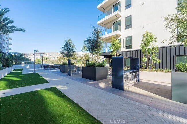 Building Photo - 3211 Rivington