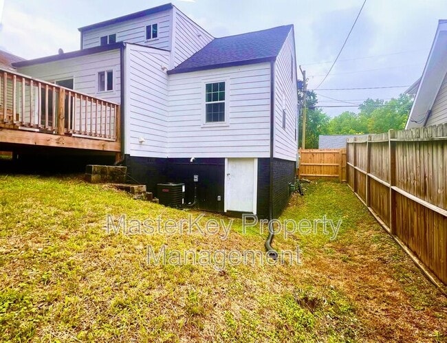 Building Photo - 713 Massey Ave