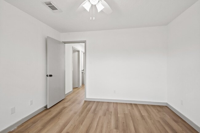 Building Photo - 1600 Hazelwood St