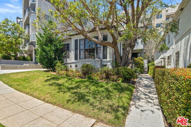 Building Photo - 10621 Ashton Ave