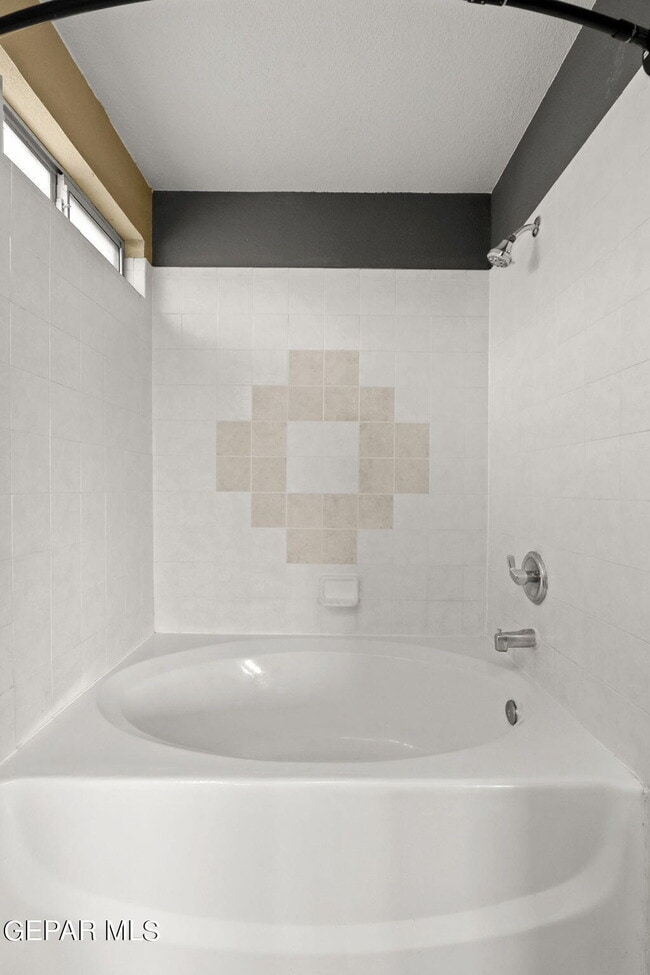 Building Photo - 636 Paseo Hermoso Dr