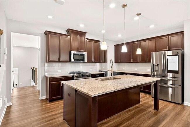 Building Photo - 3960 Redwood Dr