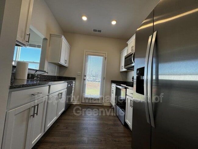 Building Photo - 745 Embark Cir