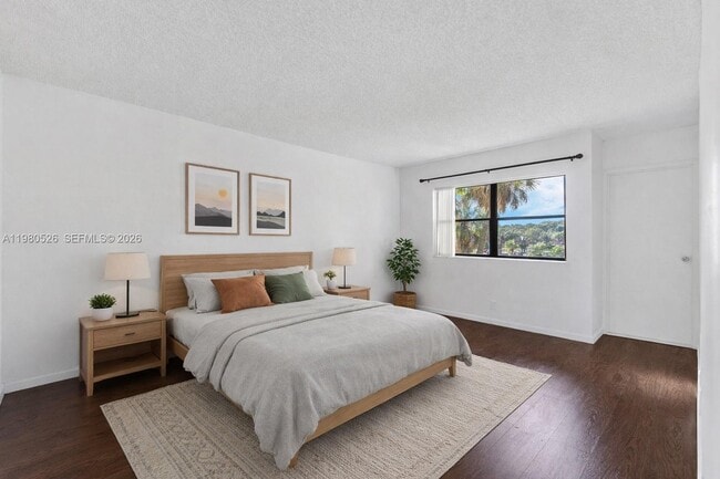 Building Photo - 230 Lakeview Dr