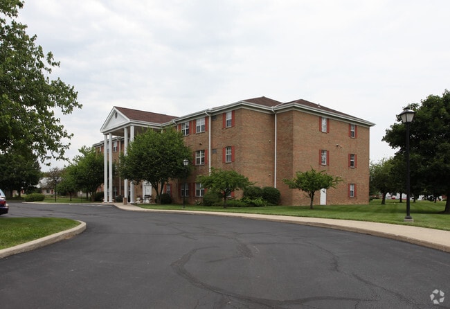 Building Photo - Melanie Manor