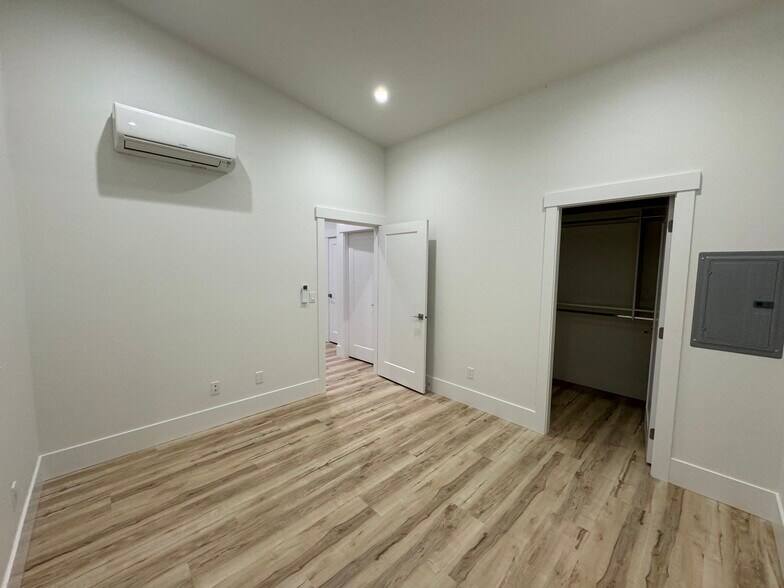 Building Photo - 1153 Old Marine Dr