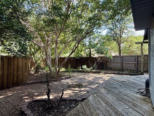 Building Photo - 5040 Thunder Rd