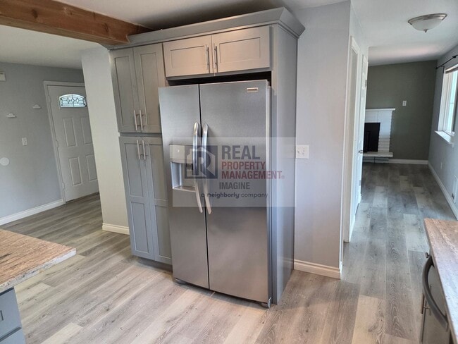 Building Photo - Recently remodeled 3 bedroom, 2.5 bath home