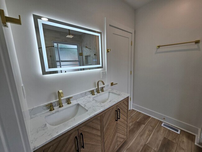 Building Photo - Amazing 3 bedroom 2.5 bath House for Rent ...
