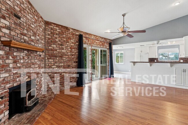 Building Photo - 3065 Cerro Cir