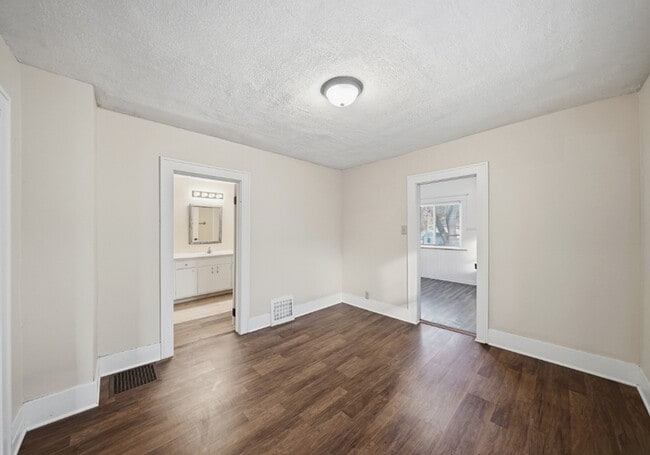 Building Photo - 410 D St