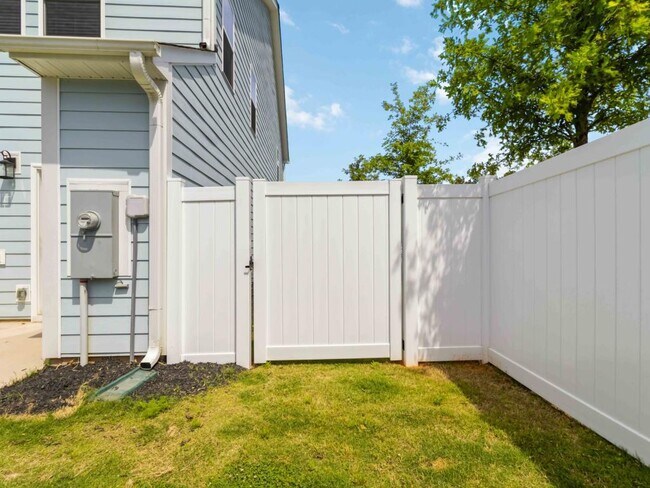 Building Photo - 105 Cobden Ct