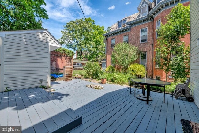 Building Photo - 817 N Harrison St