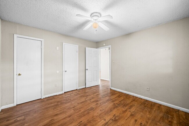 Building Photo - Cute 2 Bedroom Duplex, Minutes from TTU & ...