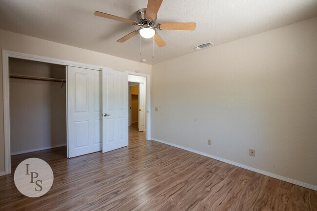 Building Photo - Fresno Westside Farm Home, 2BR/2BA, Built 1992 – Modern Updates!