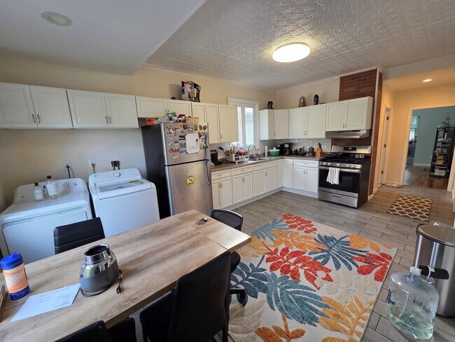Building Photo - 49 Feronia Wy