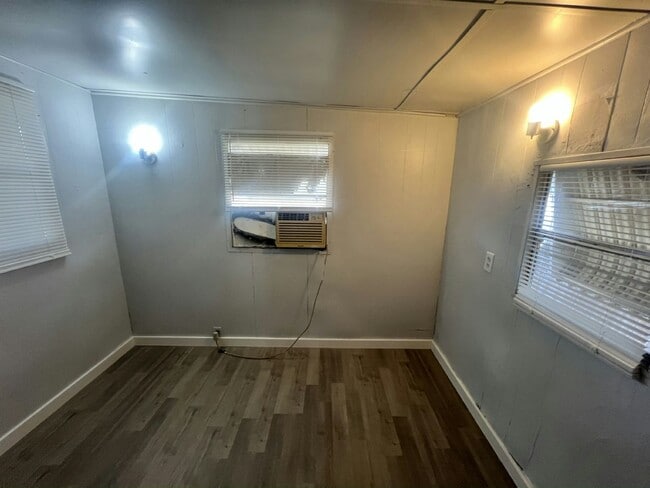 Building Photo - 2208 Chicago Cubs St