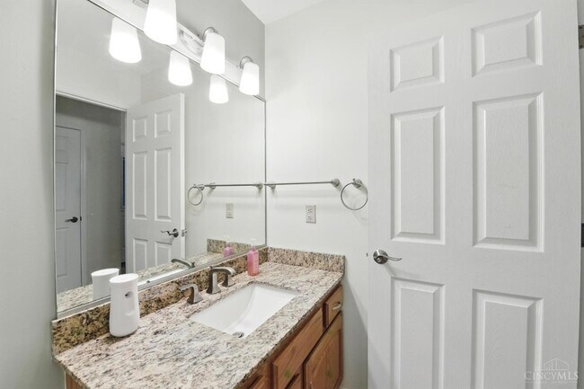 Building Photo - 5 Waterview Ct