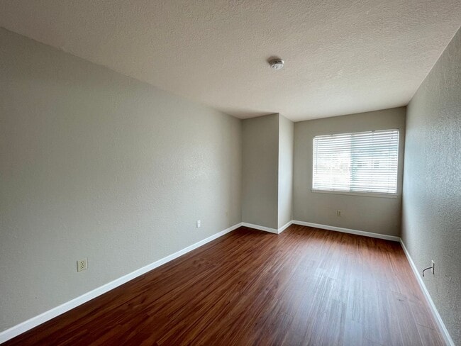 Building Photo - 1951 Devonshire Dr