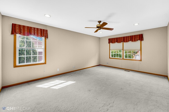 Building Photo - 1341 E Thacker St