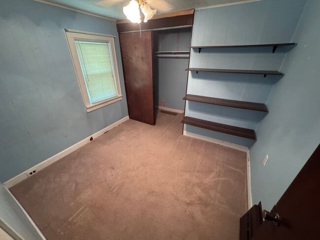 Building Photo - $1400 - 2 Bed 1 Bath House