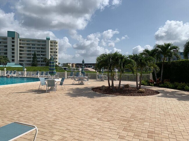 Building Photo - Condo - Coral Pointe At Harbourside with Water Views