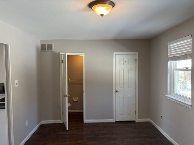 Building Photo - Renovated 3 Bed Twin Home for Rent