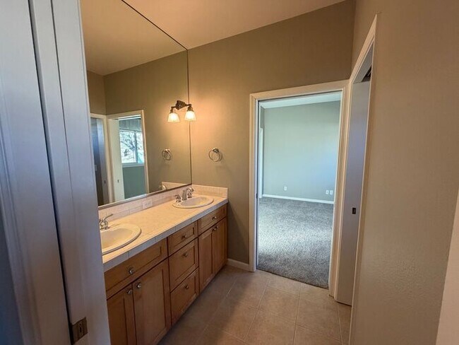 Building Photo - 1199 Manzanita Ln