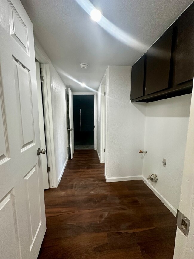 Building Photo - 704 Espolon Dr