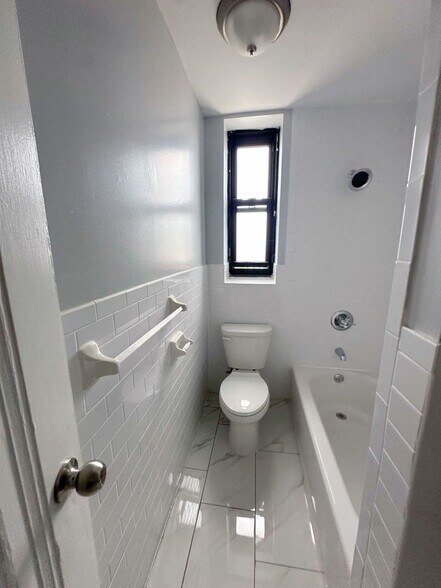 Interior Photo - Palisades Towers