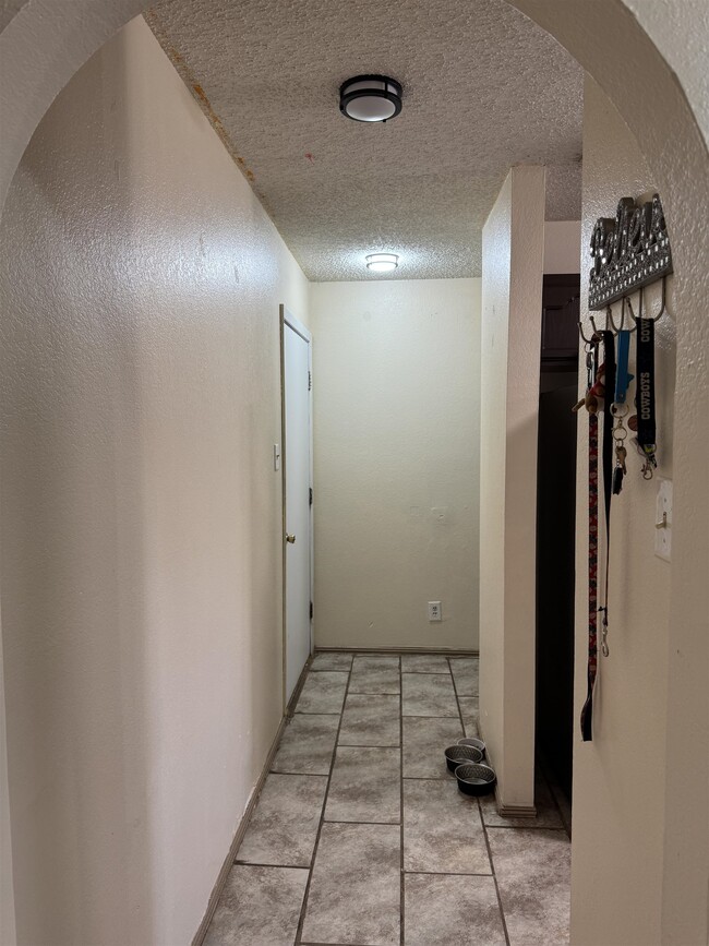 Building Photo - 605 Atlanta Dr