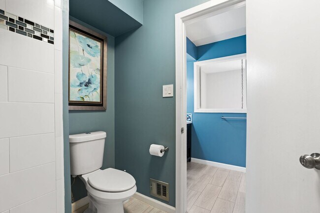 Building Photo - Modern Comfort in Sought-After Gaithersburg