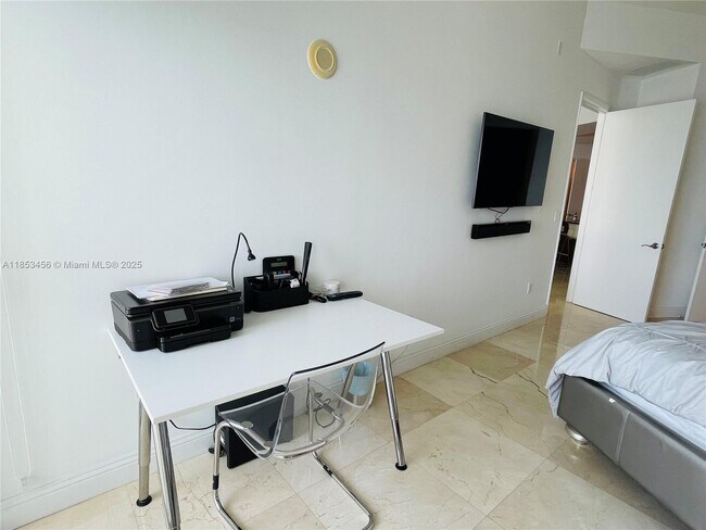 Building Photo - 16001 Collins Ave