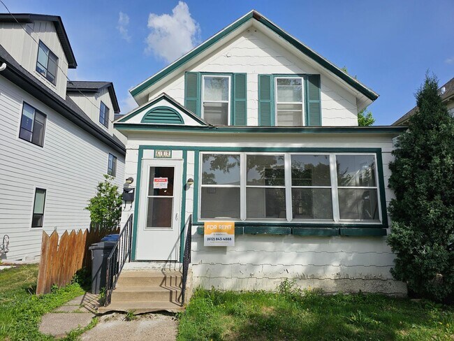 Building Photo - 4 bedroom House Close to U of M! Leasing for Fall 2026!