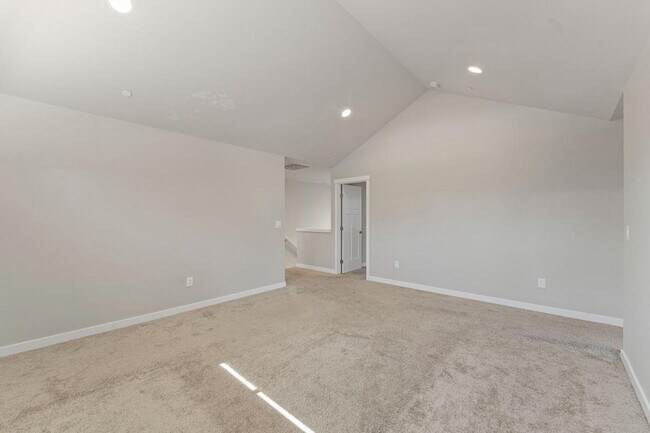 Building Photo - Beautiful Puyallup Corner Lot Home with Office, A/C, Formal Dining & Bonus Loft!