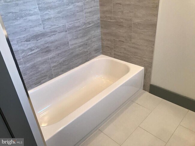 Building Photo - 1829 N Ringgold St