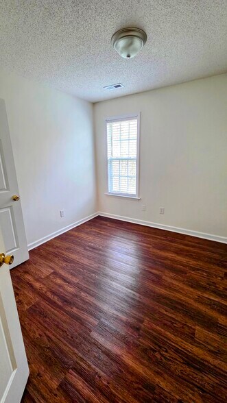 Building Photo - 210 Wimbledon Ct