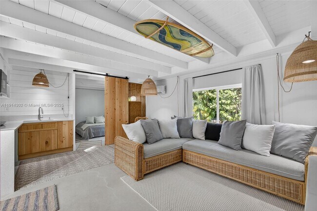 Building Photo - 11324 Palm Tree Ln